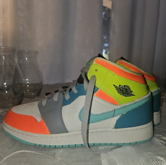 Custom Nike Air Jordan 1 mid size 7Y - Picture 3 of 14
